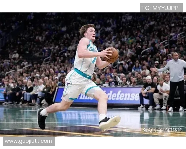 克尼佩尔打破NBA新秀三分命中纪录黄蜂队友齐心庆祝热情洋溢 克尼佩尔打破NBA新秀三分命中纪录黄蜂队友齐心庆祝热情洋溢